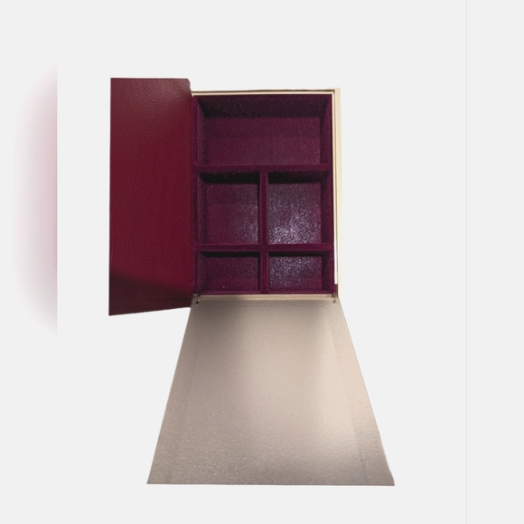 Secret Stash "Book" - Hidden Jewelry Box - Picture 3 of 4